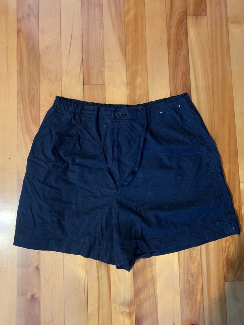 Uniqlo Black Women’s Casual Elastic-Waist Shorts
